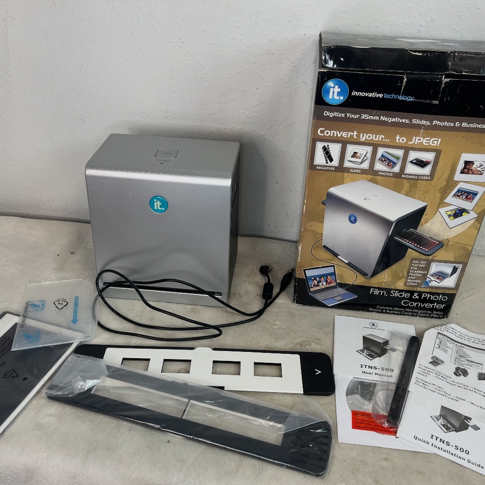 Innovative Technology 35mm Negative Film Slide Photo and Cards Converter to PC